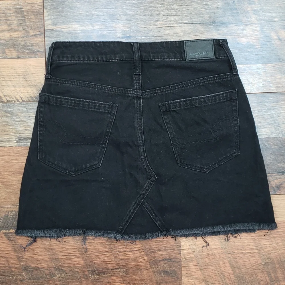 American Eagle Hi-Rise Festival Mini Skirt in Distressed Black Denim, Size 00
